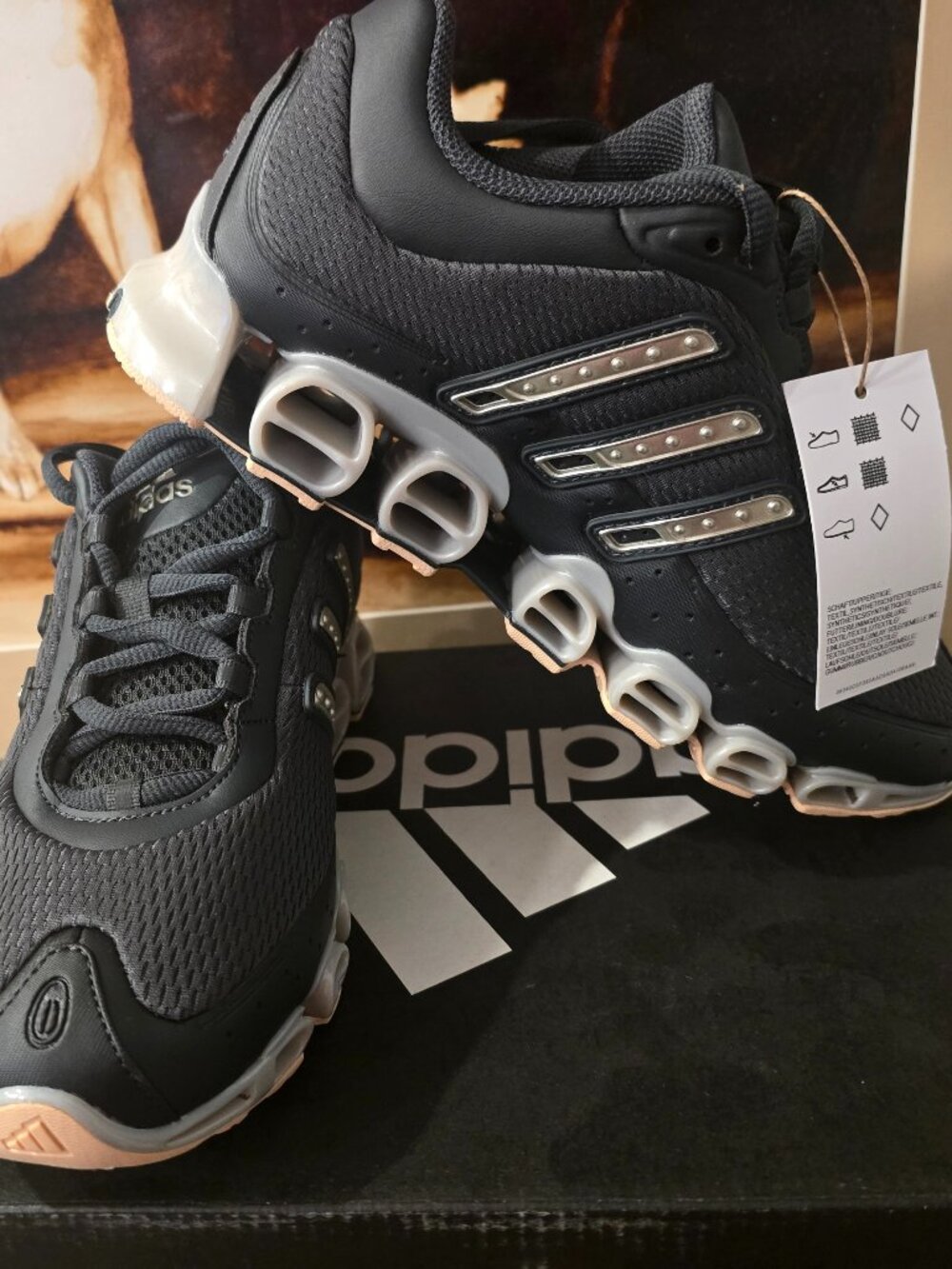 Adidas Originals Women’s Megaride Sneakers Shoes Carbon JP7091 Sz 7 Sneakers NEW